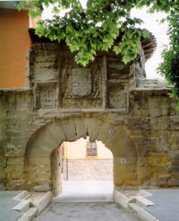 Puerta de Carlos V o del Revellin